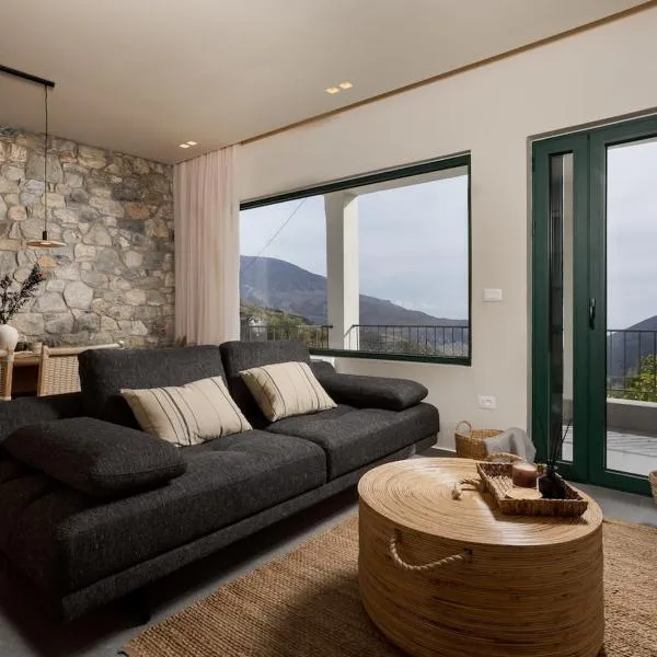 Elirion Luxury Home II, hotel in Kamária