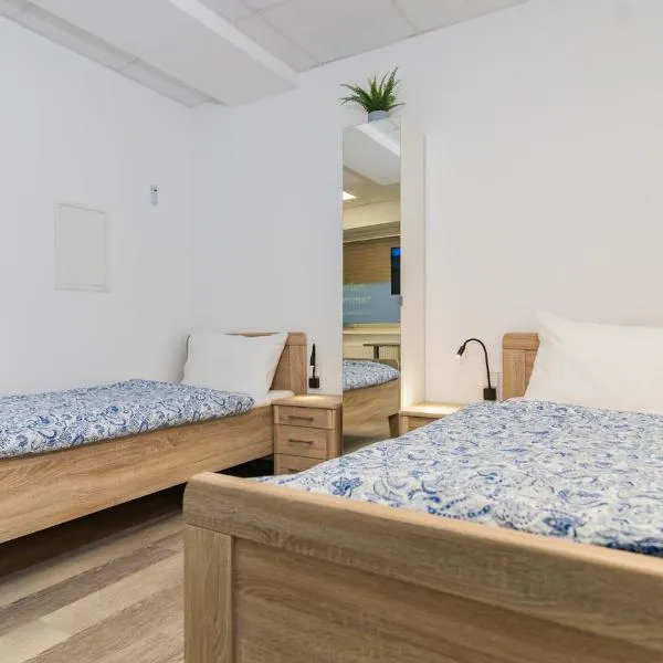 Private room #5 with 2 beds, ground floor, AC, only 2min to RAB, hotel in Ramstein-Miesenbach
