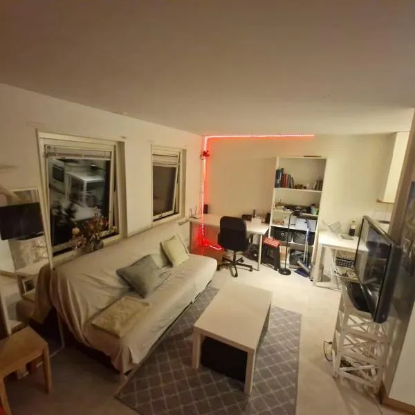 student appartment in Växjö campus, hotel v destinaci Växjö