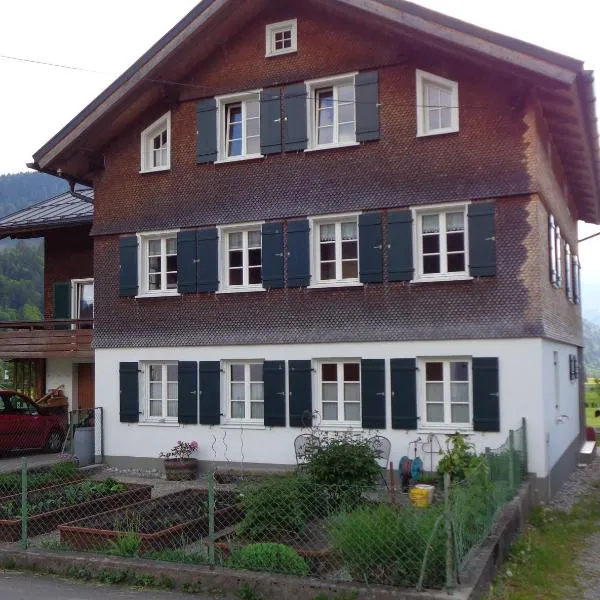 Ferienwohnung Berktold, hotel v destinaci Bizau