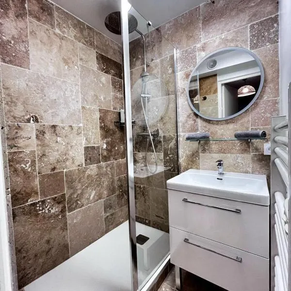 Studio Duplex le Jungle - Bourgoin Centre, hotel v destinaci Bourgoin