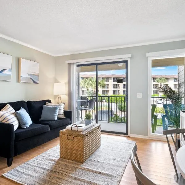 5 Min walk to the beach 1st floor condo Sleeps 4, hotel v destinaci Hilton Head Island