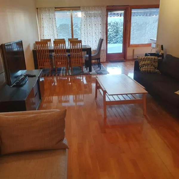 Leilighet(75m²)+hage(40m²) 20 min fra sentrum, hotel v destinaci Grorud