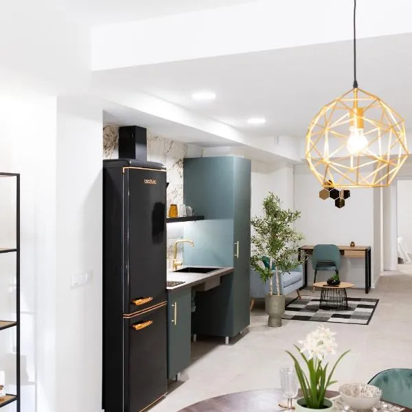 AG7 Loft Valencia Espaciosos estudios con terraza cercanos al metro Zona Ayora, hotel in Valencia