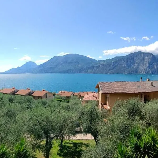 Appartamenti Casa Nina, lago,montagne, uliveti, Hotel in Brenzone sul Garda