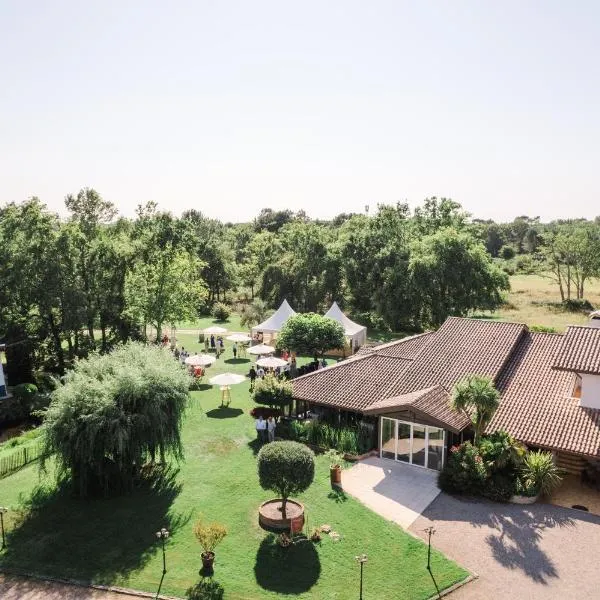 Hôtel La Ferme d'En Chon – hotel w mieście Biscarrosse