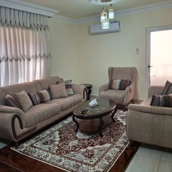 شقة فاخرة بغرفتي نوم - عمَّان - ضاحية الأقصى, hotel v destinaci Amman