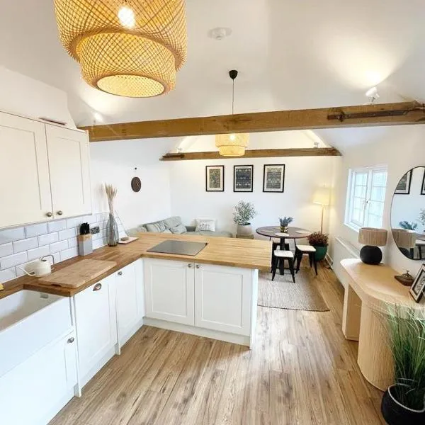 Charming, brand new townhouse near the sea, hotel v destinaci Hythe