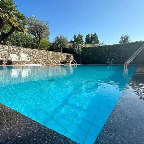 Demenna Suite, hotel in La Rocca