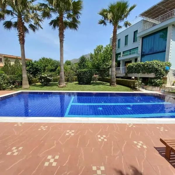 Family Beach Swimming Pool Villa Luanit, hotel in Tragjas