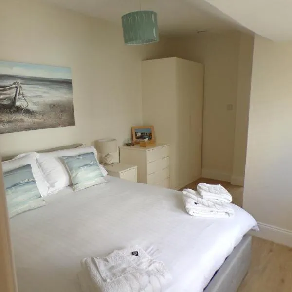 3TheDome - Luxury Ground Floor Apartment opposite the Beach, Barton on Sea, hotel v destinaci Barton on Sea