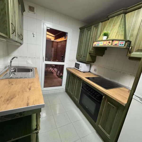 Casa Del Olmo, hotel v destinácii La Línea de la Concepción