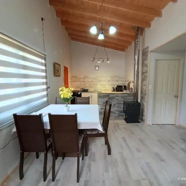 Casa para 4 o 5 personas en Llifen a metros de Supermercado farmacia panaderias y playas, Hotel in llifen
