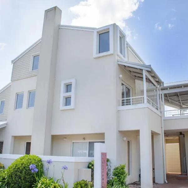Midd's on the Beach - luxury beach front apartment, hotel v destinaci Albany