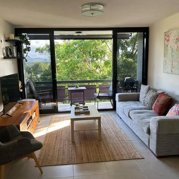Stylish unit convenient location, hotel in Belgian Gardens