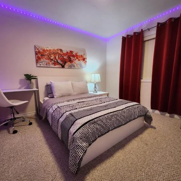 Ivory Staycation Suite with Free Street Parking, Shared kitchen and washroom, hotel v destinaci London