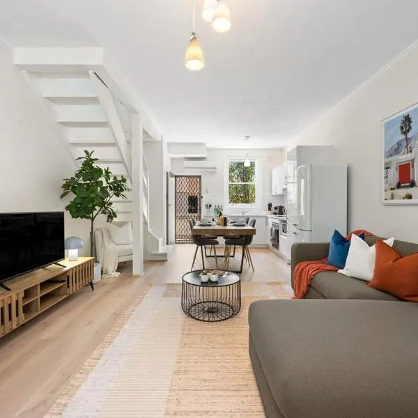 Hacienda at Henley - Chic Seaside Haven near Airport: Henley Beach South şehrinde bir otel