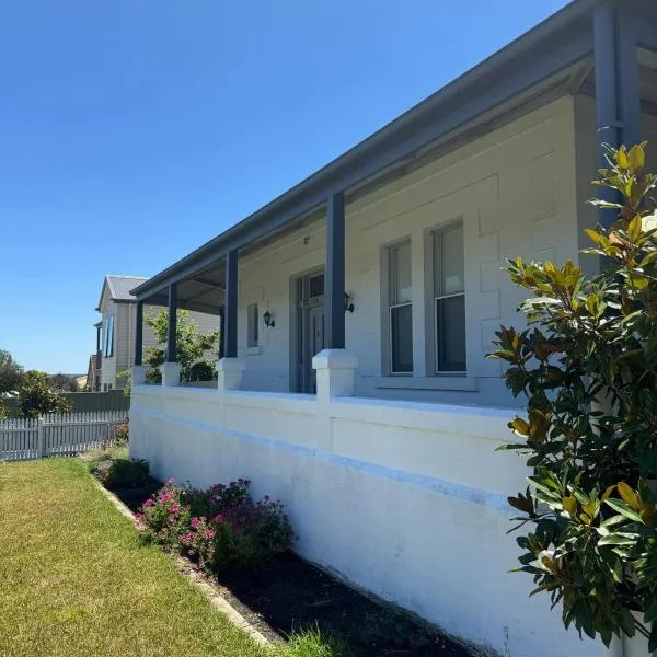 1920's Local Heritage Character home 'Rangatira' 3 bedroom, 2 living room family home, hotel in Mount Gambier
