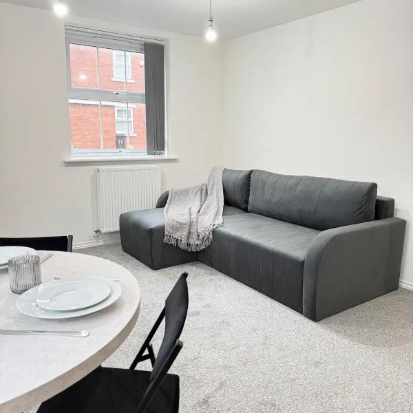 Newly Furnished Modern 2 Bedroom Flat With Free Parking in Humberstone Leicester, hotel in Leicester