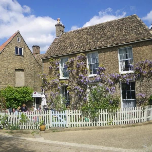 Peacocks Tearoom and Fine B&B, hotel in Ely