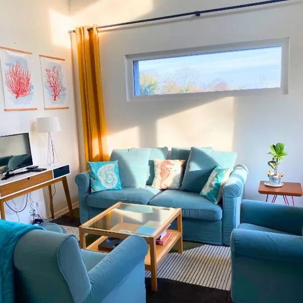 Maison mer à 2km et campagne, hotel v destinácii Jullouville-les-Pins