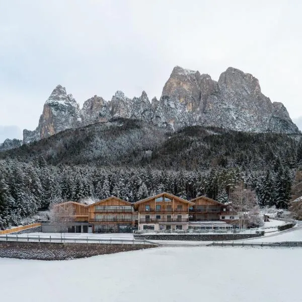 Dolomites Nature Hotel Vigilerhof, hotelli kohteessa Siusi