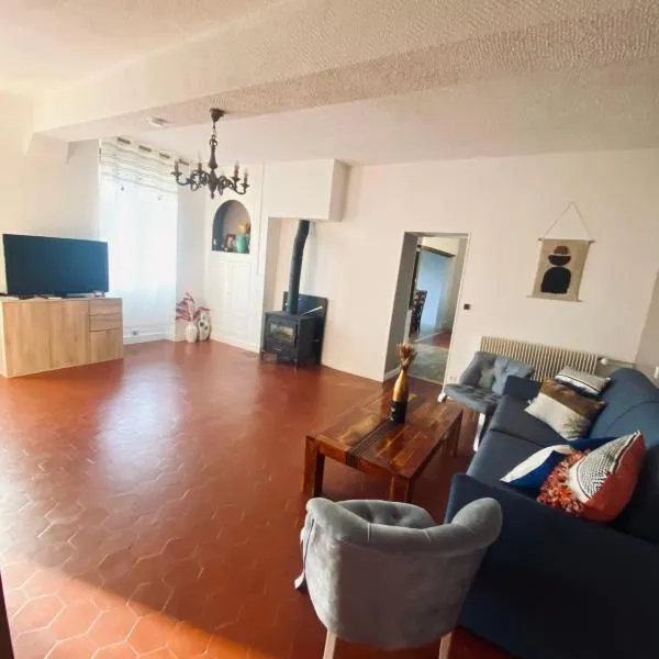 Appartement Indépendant avec jardin, entrée autonome par boîte à clé , Self-Check-In, hotel in Saint-Clément
