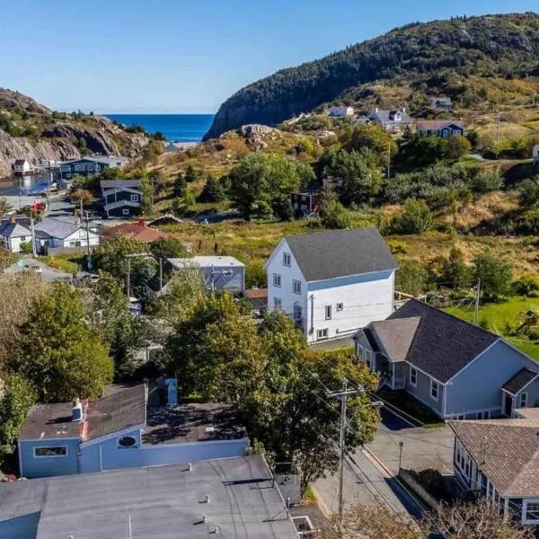 Adventure Haven Scenic Bliss In Quidi Vidi Sleep4, hotel in St. John's