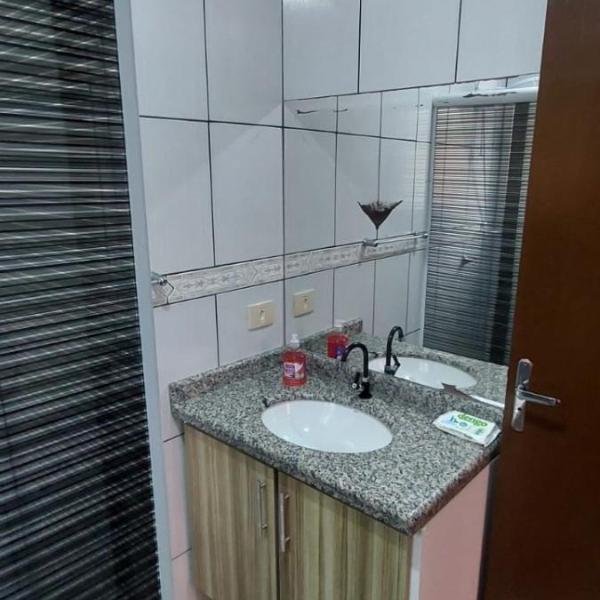 Perto da praia, tres suítes, cozinha, lavanderia e uma vaga de garagem coberta! - Foto 3
