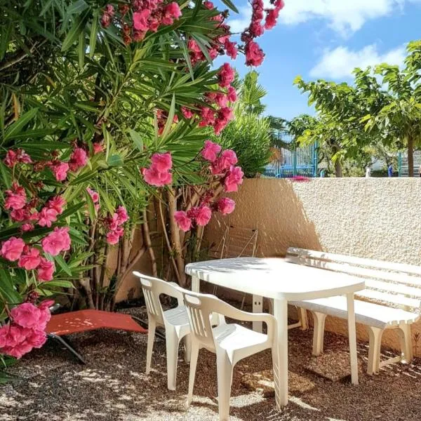 Appartement cosy à Port Leucate 44 m² avec terrasse et jardin, hotel v destinácii Port Leucate