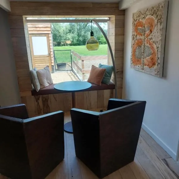 Huis-Chalet aan Puyenbroeck, hotel sa Wachtebeke