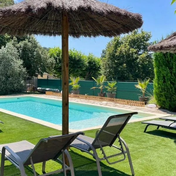 Gites les Bleuets, hotel em Salavas