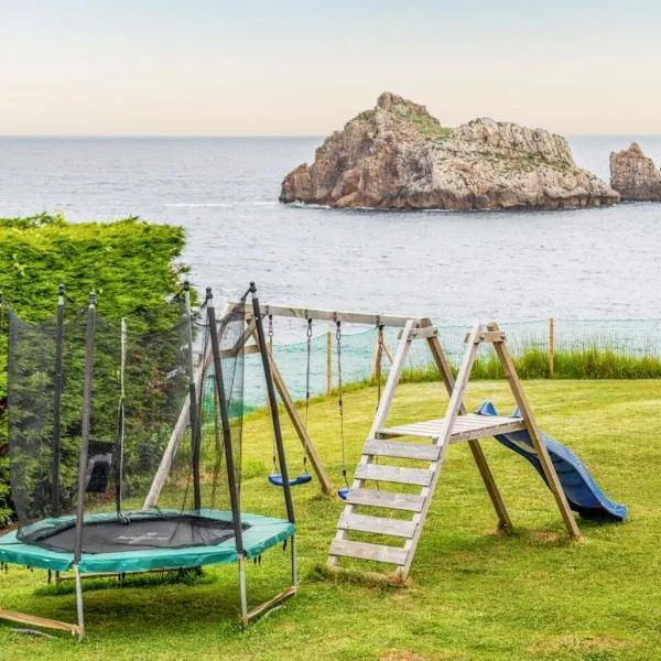 Spacious house with sea view in Liencres + jacuzzi, hotel Liencresben