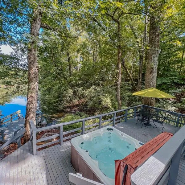 Lake Life, Hocking Hills, Hot Tub, Fireplace, Pond, hotel v destinaci Rockbridge