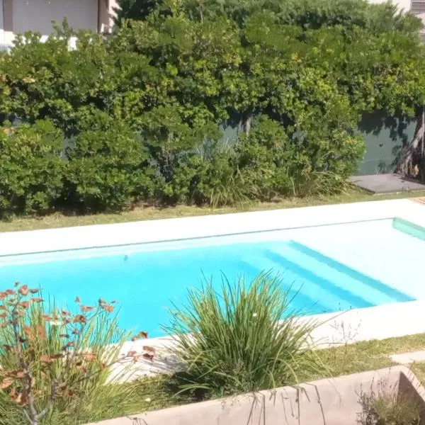 Casa Lycka, hotel in Roldán