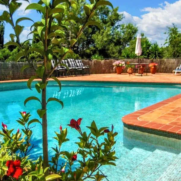 Spacious Apartment in San Pedro de Ribas with Shared Pool, hotel v destinaci Sant Pere de Ribes