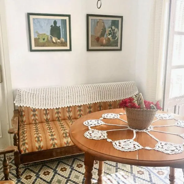Charming Apartment in Albuñol, 90 m², Near Amenities, hotel di Albuñol