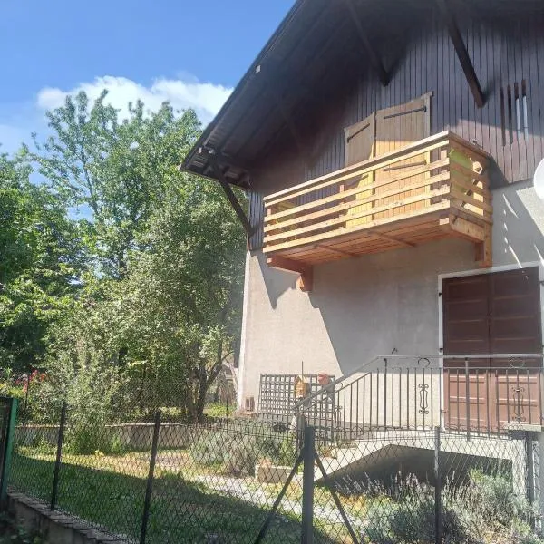 Studio confortable à Taninges, 25 m² avec vue sur jardin – hotel w mieście Taninges