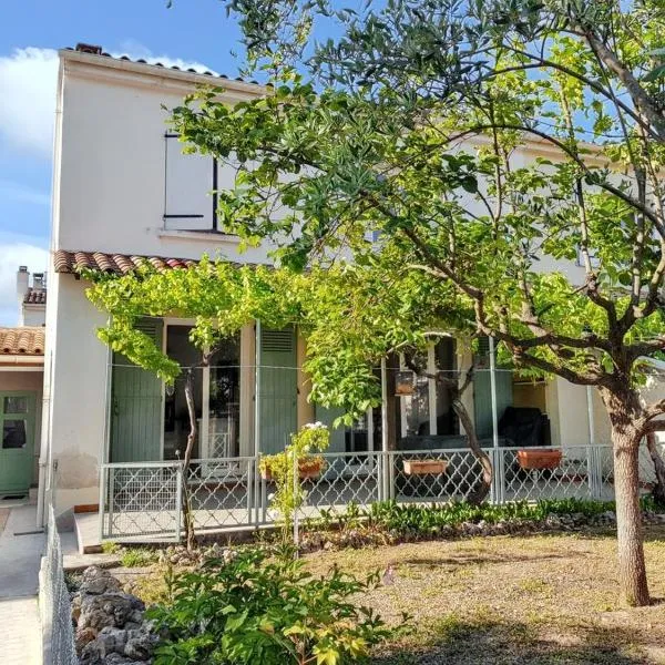 Maison charmante à Monteux avec jardin et équipements complets, hotel v destinaci Monteux