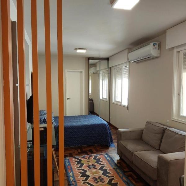 Belo apartamento quarto e sala bem localizado - Foto 2