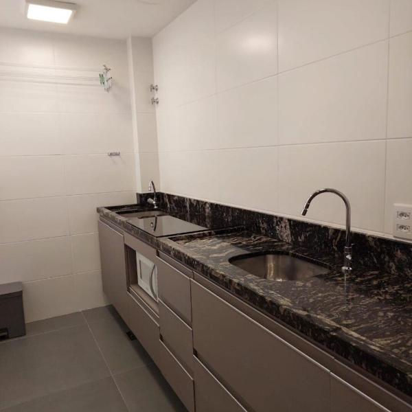 Belo apartamento quarto e sala bem localizado - Foto 3