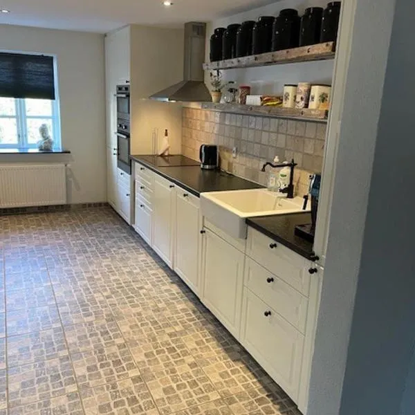 Large 1st floor apartment, hotel v destinaci Kongerslev