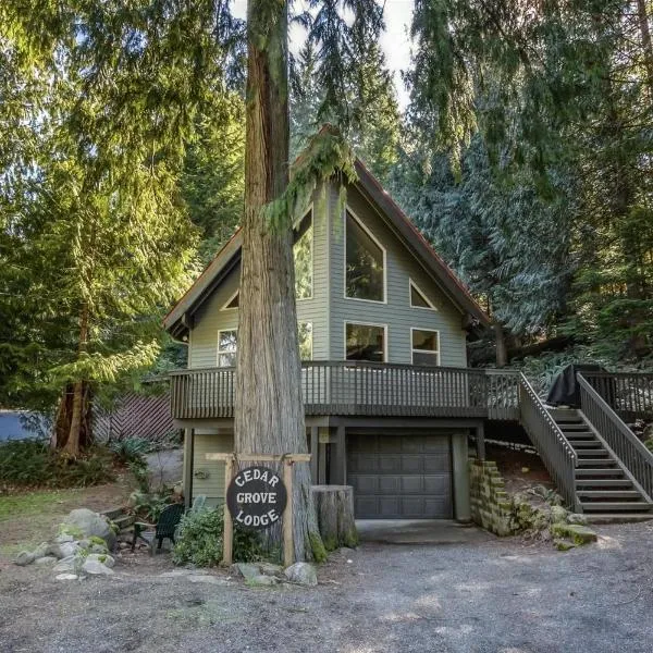 Cedar Grove Lodge | BBQ | Wifi, Hot tub, AC, khách sạn ở Packwood