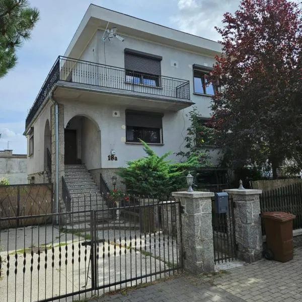 Pokoje pracownicze Кімнати для працівників,гуртожиток, hotel in Swarzędz