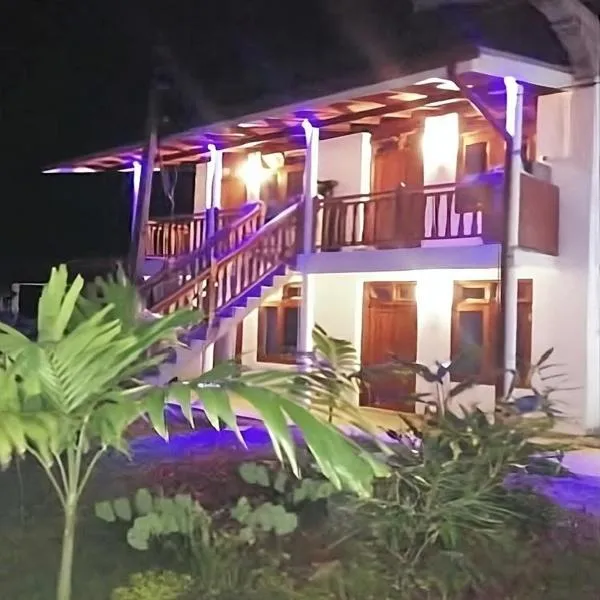 Wimal Wood Stock Surf House, hotel in Weligama