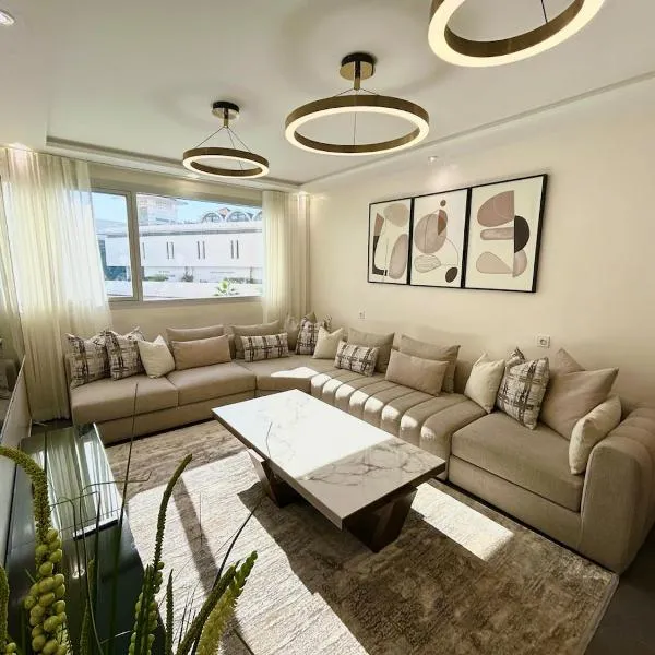 Chic & Spacious 3 Bedrooms - Train Station & Beach, hotel v destinaci Tanger