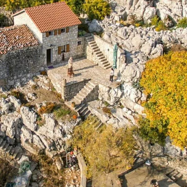 Holiday home Raduš, hotel v destinaci Virpazar