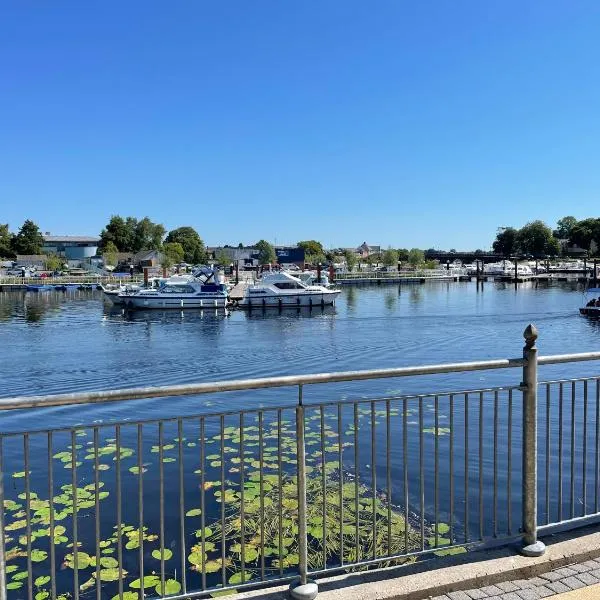 Scenic River Shannon Three bedroom house, hotel a Carrick on Shannon