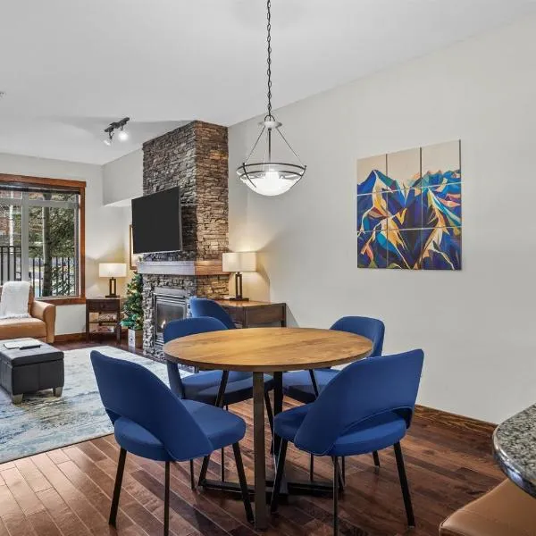 Luxury Mountain View Penthouse - Sleeps 8 Sauna Outdoor Pool Hot Tub Gym, ξενοδοχείο στο Κάνμορ