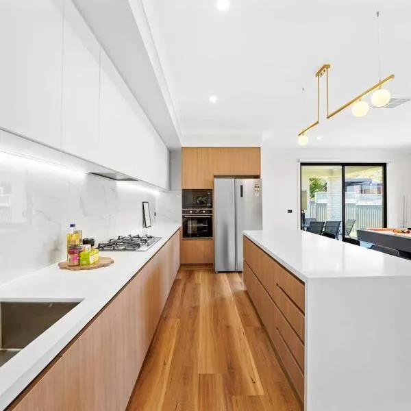 Stunning Beach Side Family Home in St Leonards, hotel i St Leonards